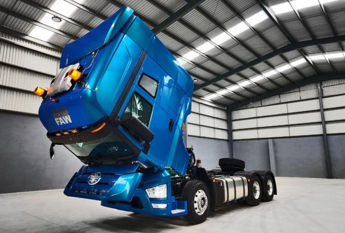 Camión de carga con motor Euro 6 de ELAM-FAW Trucks optimizando la eficiencia logística en carretera de México