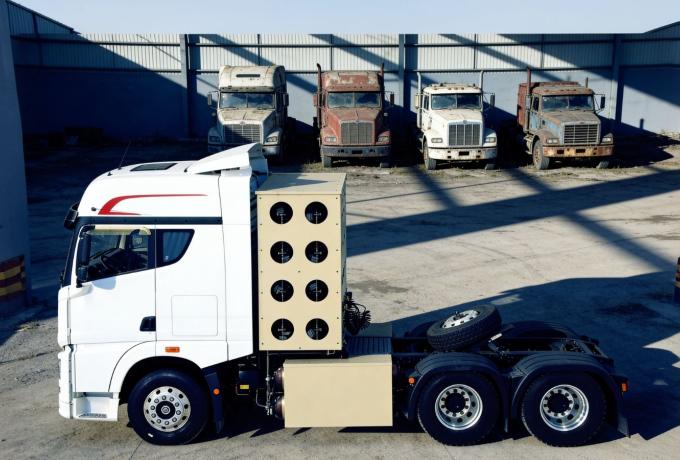 Camión de carga de ELAM-FAW Trucks ilustrando la evaluación de rentabilidad y productividad para la renovación de flotas de transporte.